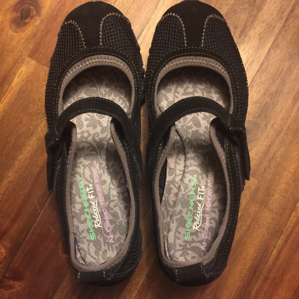 LIKE NEW BLACK MARY JANE SKECHERS SZ 8